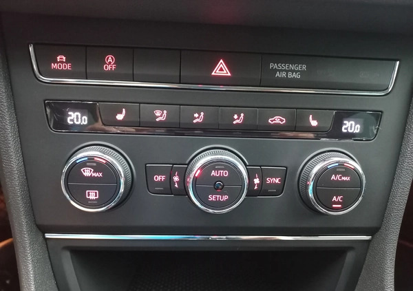 Seat Leon cena 64700 przebieg: 95765, rok produkcji 2015 z Włoszczowa małe 742